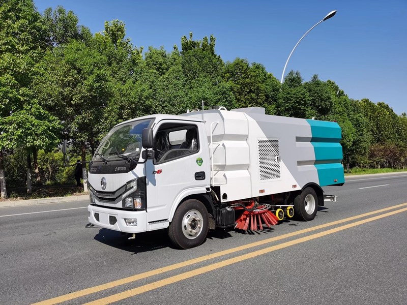 小型洗掃 | 多利卡5.5方 洗掃車